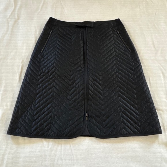 Athleta Dresses & Skirts - Athleta Size 12 Black Quilted Apres Ski Skirt Full Zip Front Knee Length